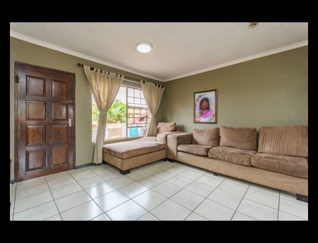 2 bed property to rent in LAKEFIELD